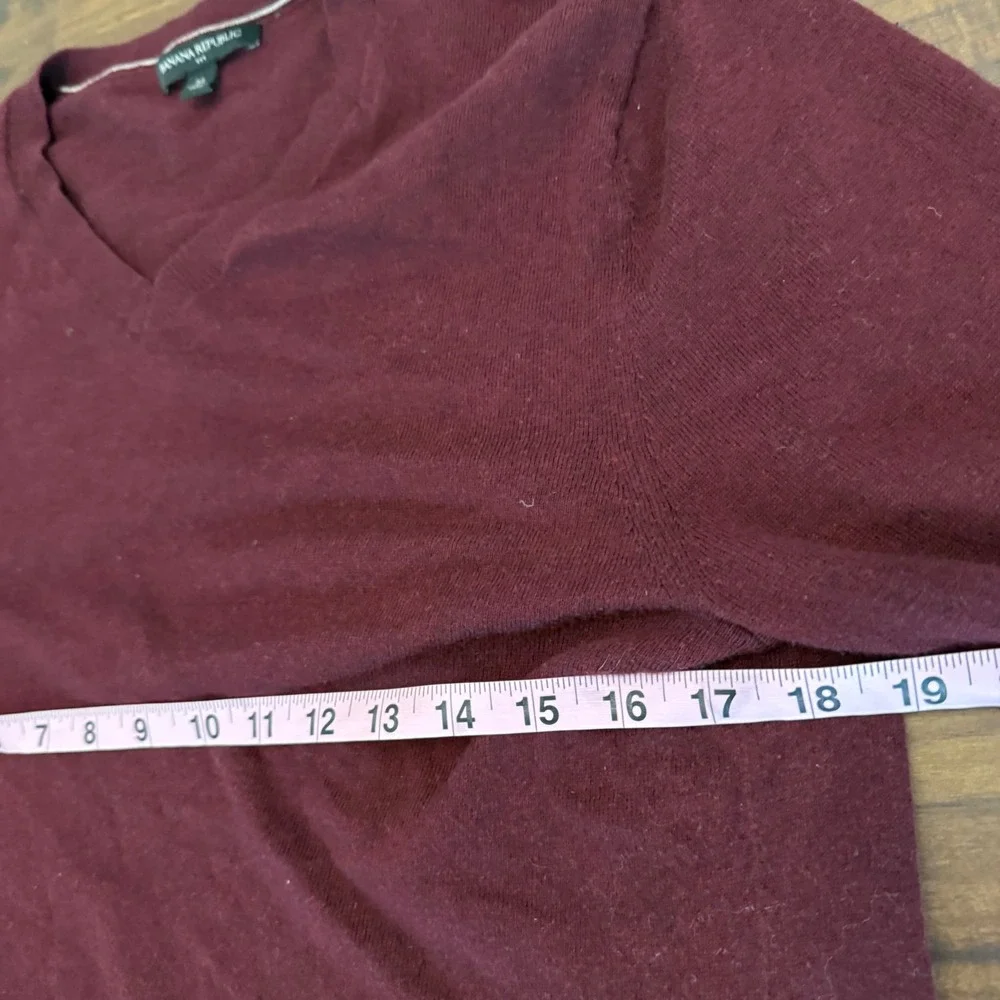 Banana Republic Mens V-Neck Sweater Burgundy Maroon Cotton Blend Size M Holiday